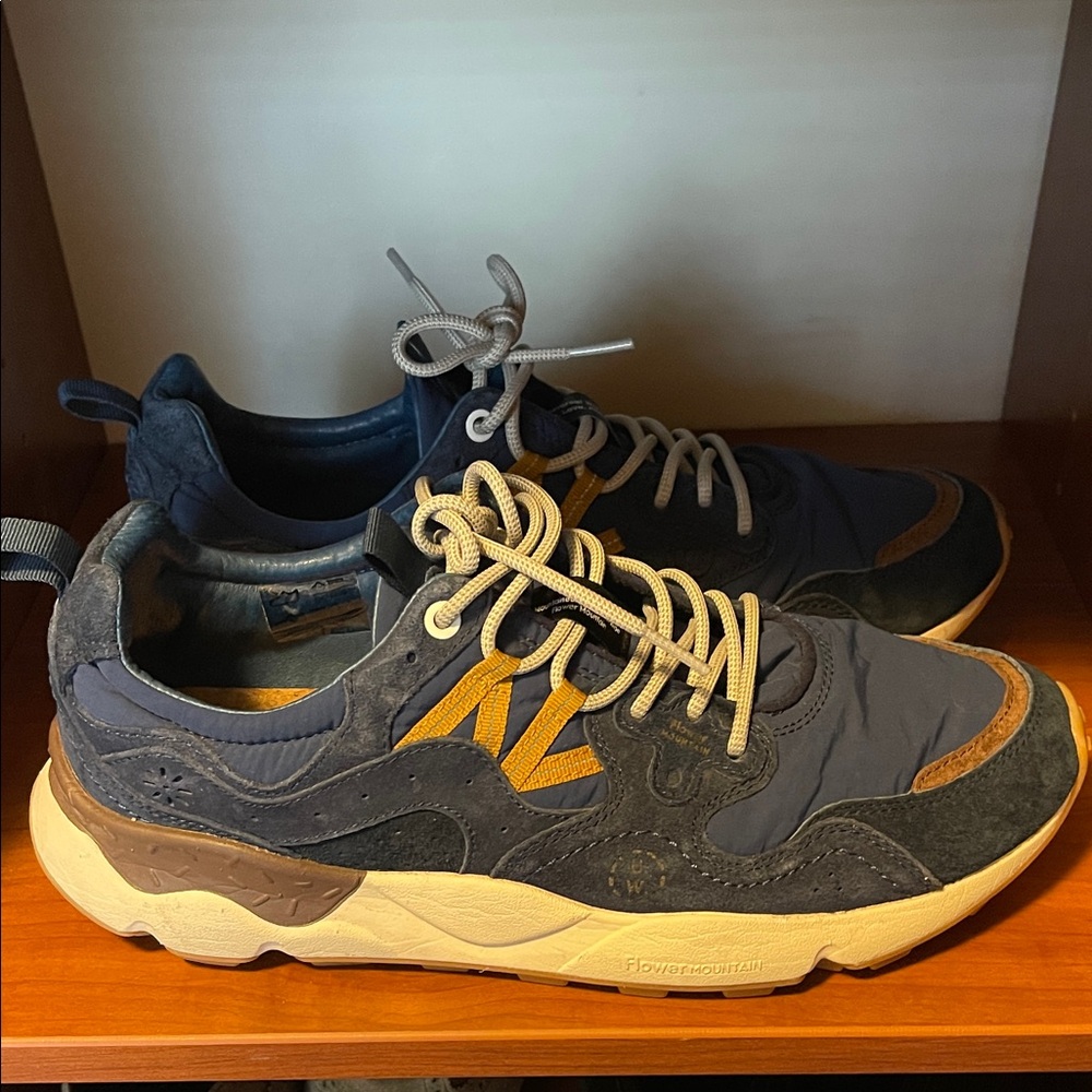 Flower Mountain athletic shoes, great for exercise and going out